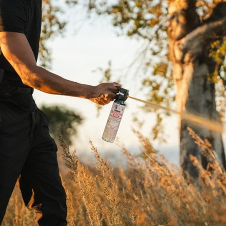 FRONTIERSMAN FRONTIERSMAN MAX 9.2 oz. Bear Spray & Mountain Lion Spray with Belt Holster 1