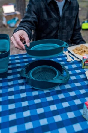 Adventure Ready Flat Pack Collapsible Bowls & Strainer Set 10
