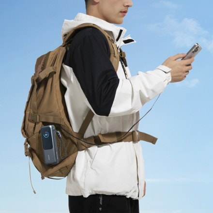 Anker Laptop Power Bank (25,000 mAh, 165W, Built-In and Retractable Cables) 4