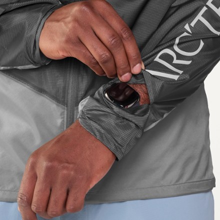 Arc'teryx Norvan Windshell Hoody - Men's 8