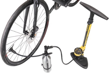 Topeak TubiBooster X 2-in-1 Tubeless Tire Charger 2