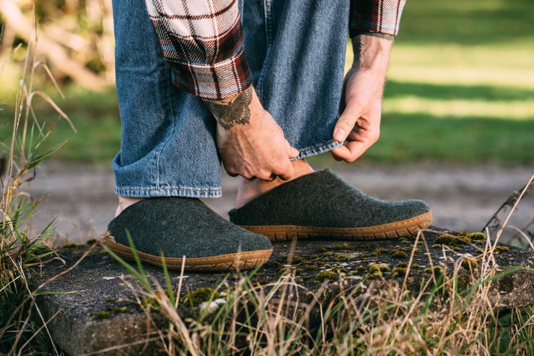 Location Image for Model BR Slip-On Slippers - Men's