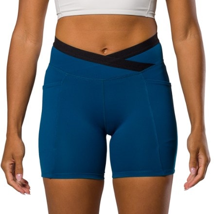 Nathan Crossover Shorts 2.0 - Women's 5