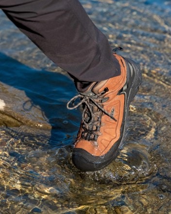 KEEN Targhee IV Mid Waterproof Hiking Boots - Men's 9