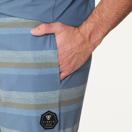 VISSLA Issaquah 18.5" Boardshorts - Men's 6