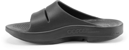 OOFOS OOahh Sport Slide Sandals Left view (Black/Matte)