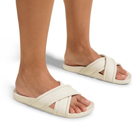 OluKai Ani Sandals - Women's 6