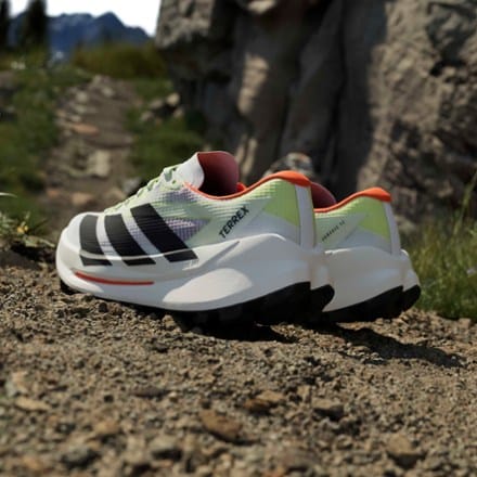 Location Image of color Ftwr White/Core Black/Impact