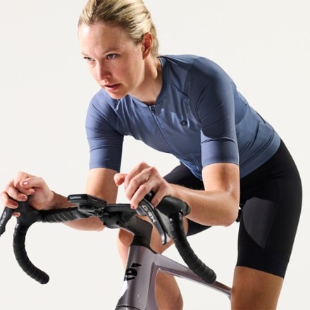 PEARL iZUMi Red Cycling Jersey - Women's 7