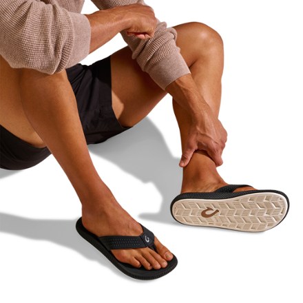 OluKai Ulele Flip-Flops - Men's 5