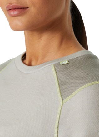 Helly Hansen LIFA Merino Midweight Crew Base Layer Top - Women's 4