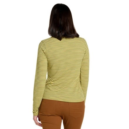 On Body Image of color Pike Trio Stripe