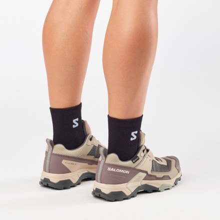 Salomon X Ultra 5 GORE-TEX Low Hiking Shoes - Women's 6