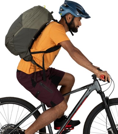 Osprey Radial 34 Bike Commuter Pack 10