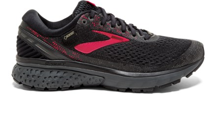 black women's brooks shoes