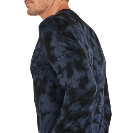 Icebreaker Merino 200 Oasis Long-Sleeve Cloud Dye Base Layer Crew T-Shirt - Men's 4