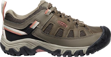 Hiking discount tennis shoes