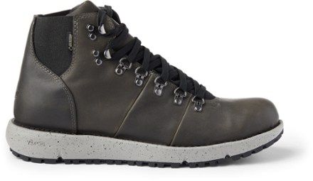 Danner vertigo hot sale 917 sizing