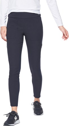 Athleta Headlands Hybrid Cargo ii tights, Women's Fashion, Activewear on  Carousell