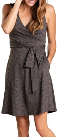 Cue wrap 2024 sleeveless dress