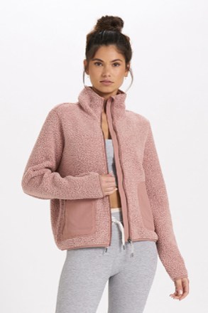 Cozy Sherpa Jacket? : r/vuoriclothing