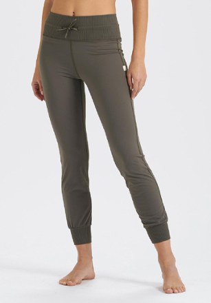 Alo Yoga High Waist Cargo 7/8 Jogger Pants In Chalk Wash