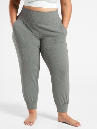 ATHLETA Salutation Cruise Jogger In Powervita Size small