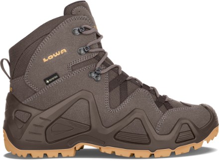 mens lowa hiking boots