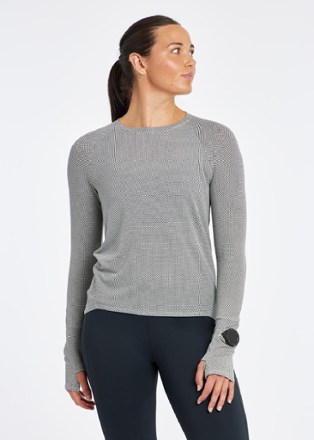 Oiselle Women's Flyout Long-Sleeve Top