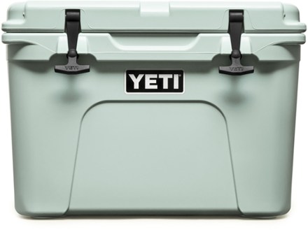 Yeti Tundra 35 Series 10035170000 Hard Cooler, 7.2 gal Co