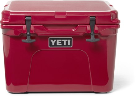 YETI 35qt - USA Red Line