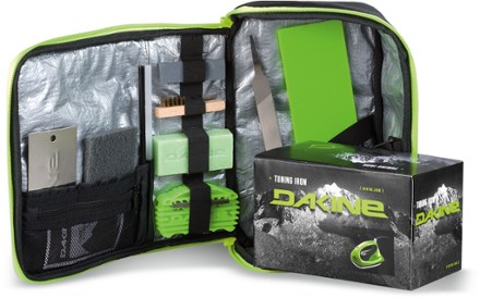 Deluxe Tune KIT ha tutto per mantenere i tuoi sci o snowboard nelle  migliori condizioni di riding