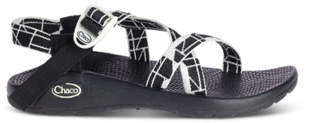 womens chacos black and white